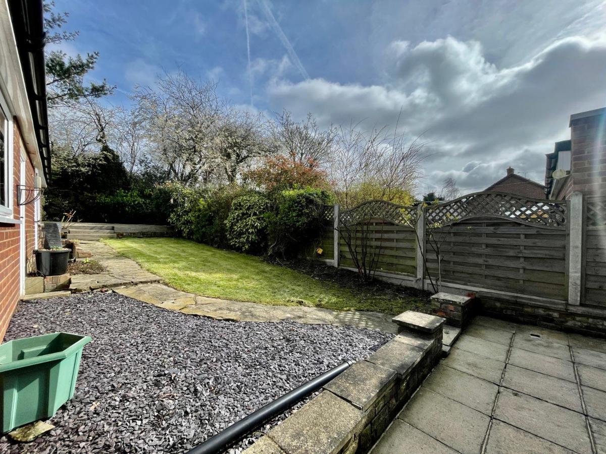 Stylish 3 Bed Chigwell Home With Free Parking Экстерьер фото